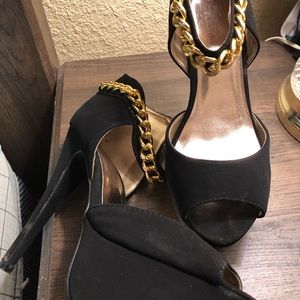 Black chained heels
